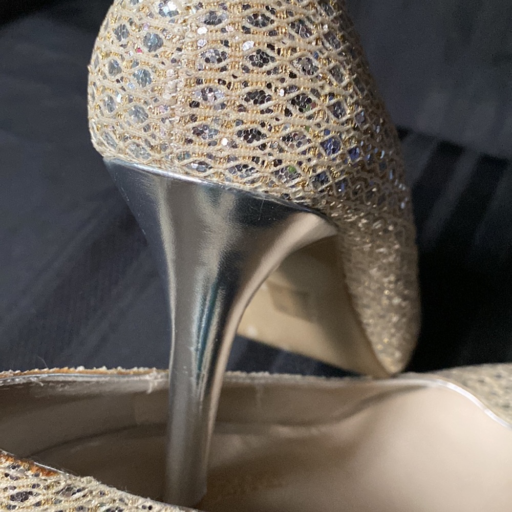 Audrey Brooke peep toe ivory and silver heels - Picture 5 of 5